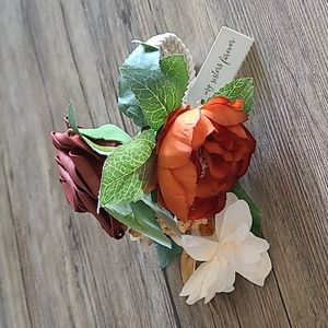 Ling's Moments Wrist Corsages